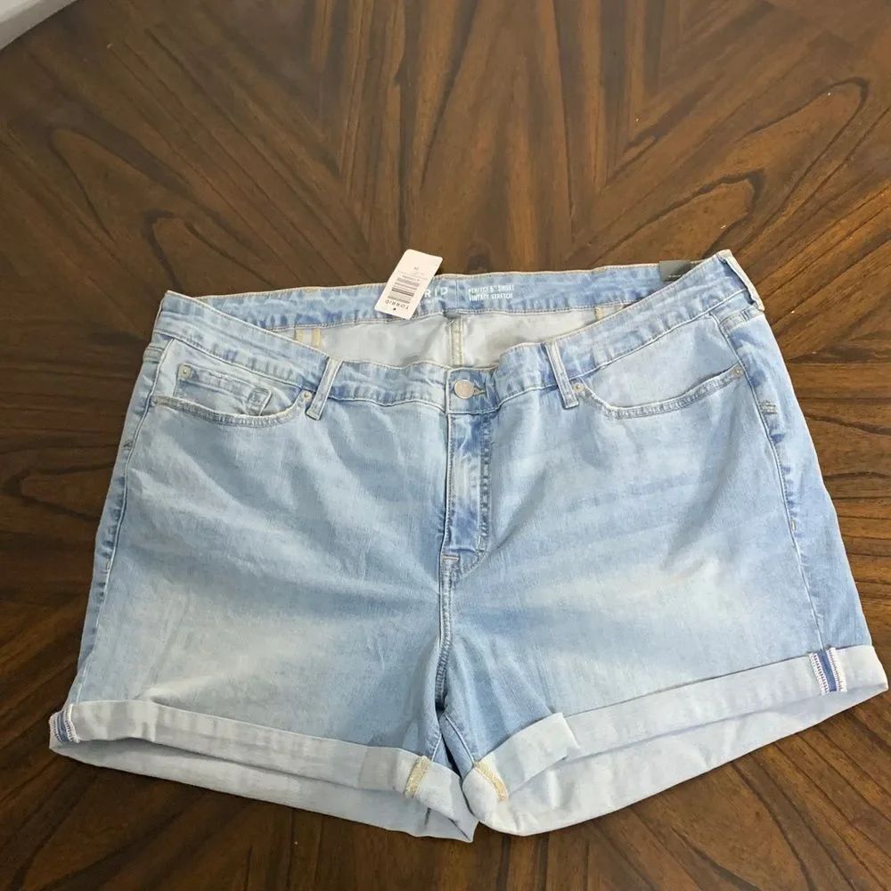 Torrid Light Wash Jean Shorts 5”